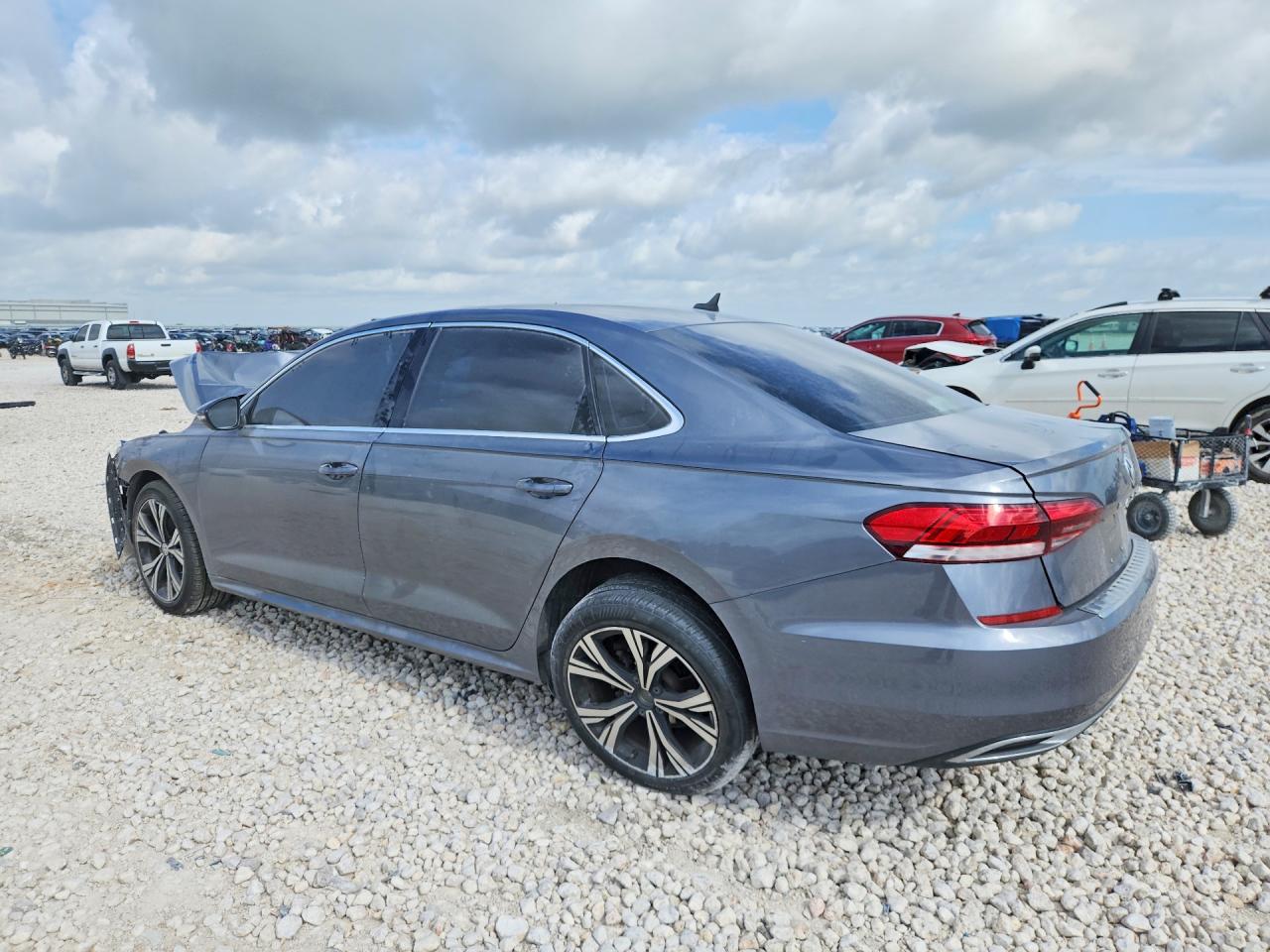2022 VOLKSWAGEN PASSAT SE — снимка 2