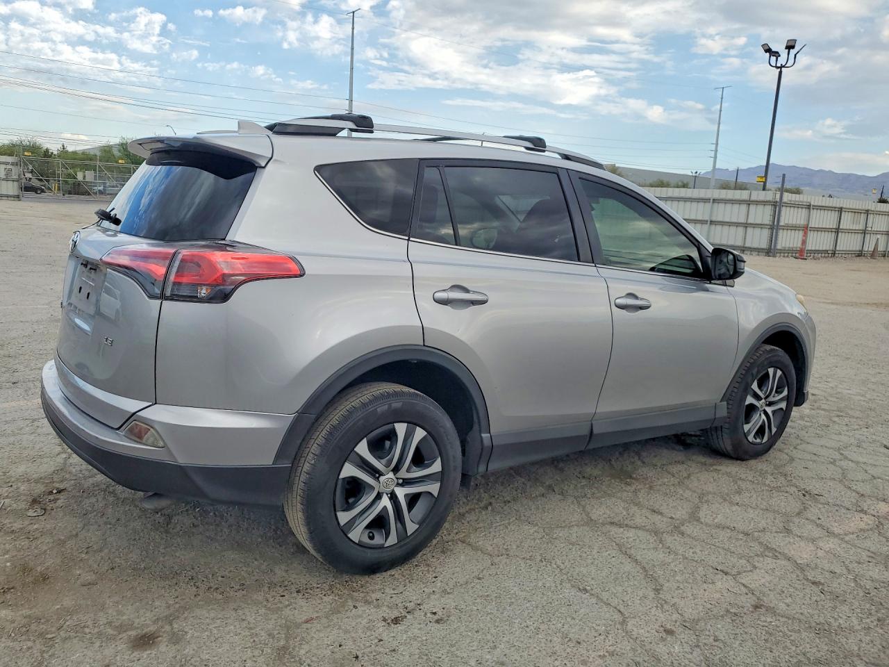 2018 TOYOTA RAV4 LE — снимка 3