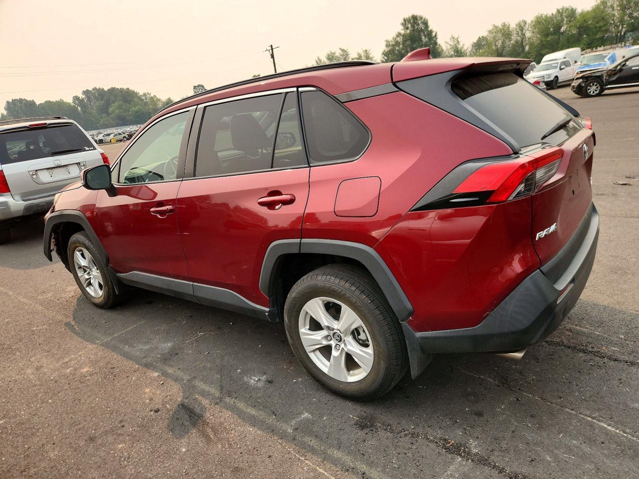 2020 TOYOTA RAV4 XLE — снимка 2