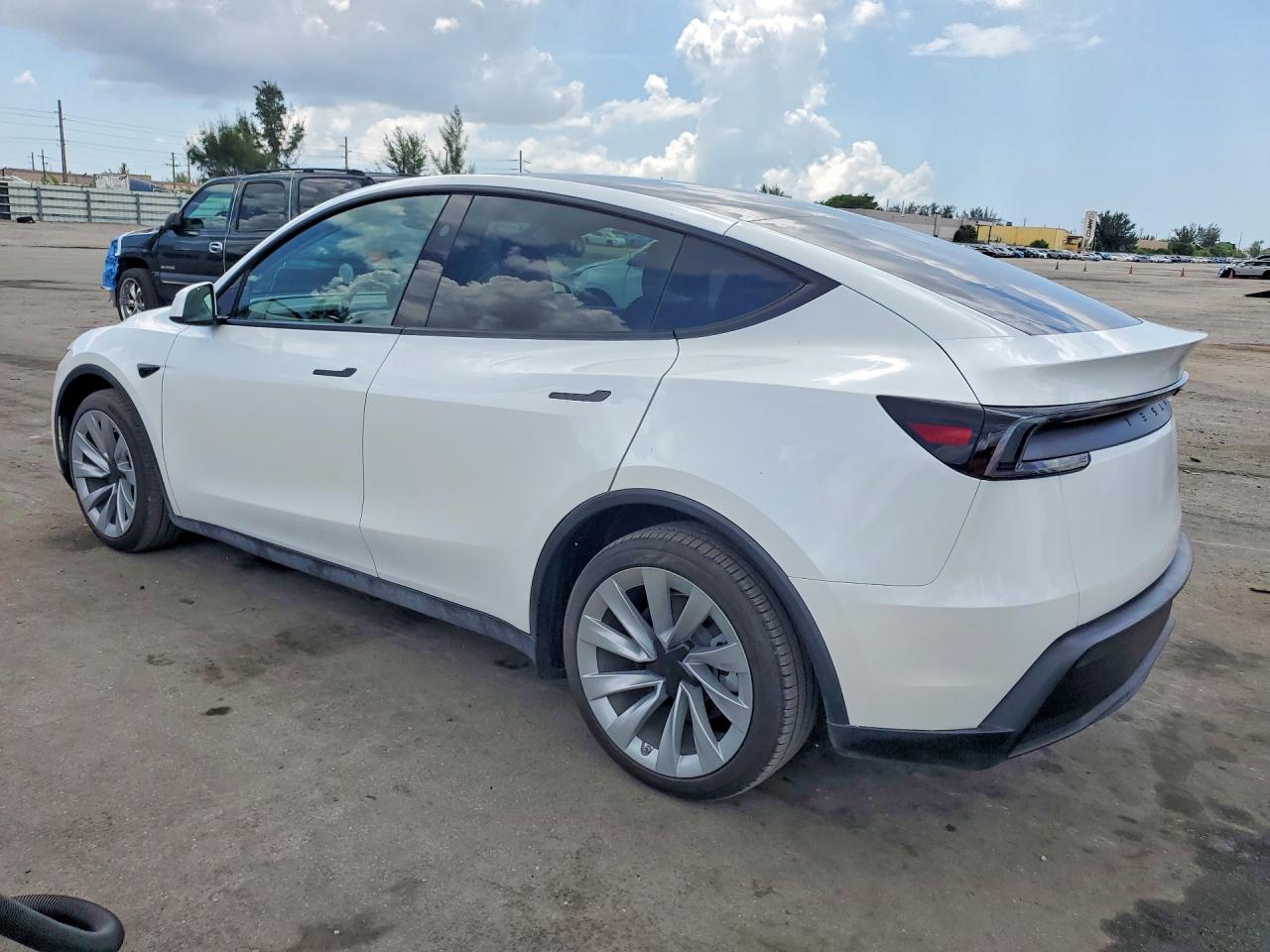 2026 TESLA MODEL Y — снимка 2