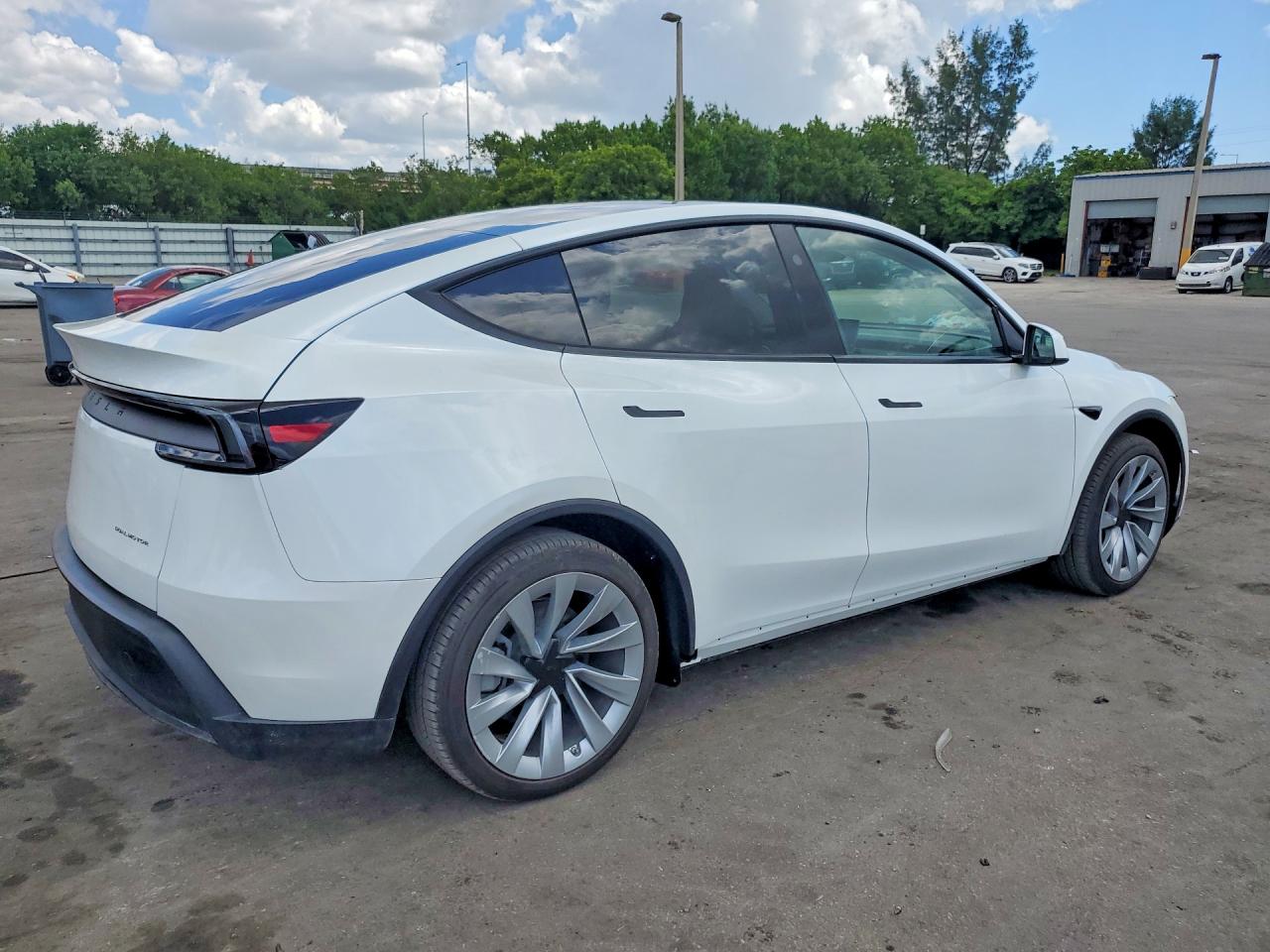 2026 TESLA MODEL Y — снимка 3