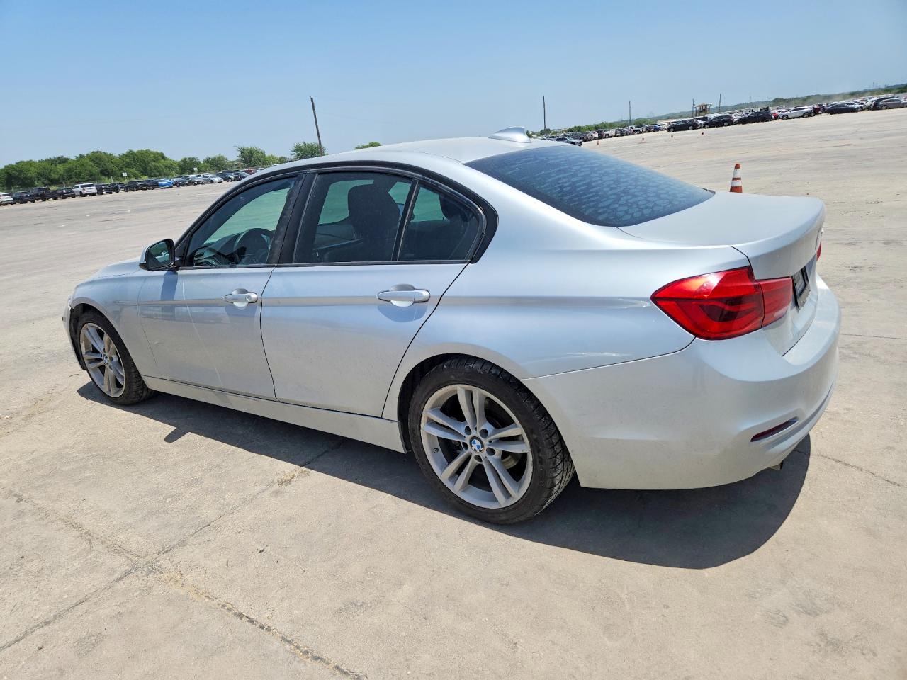 2016 BMW 320 I — снимка 2