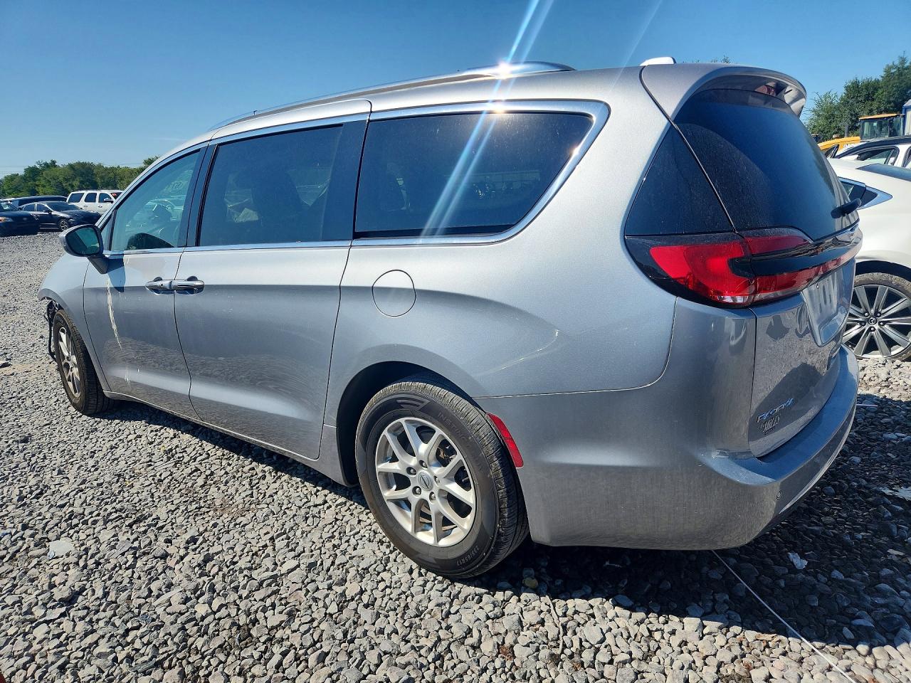 2021 CHRYSLER PACIFICA TOURING L — снимка 2