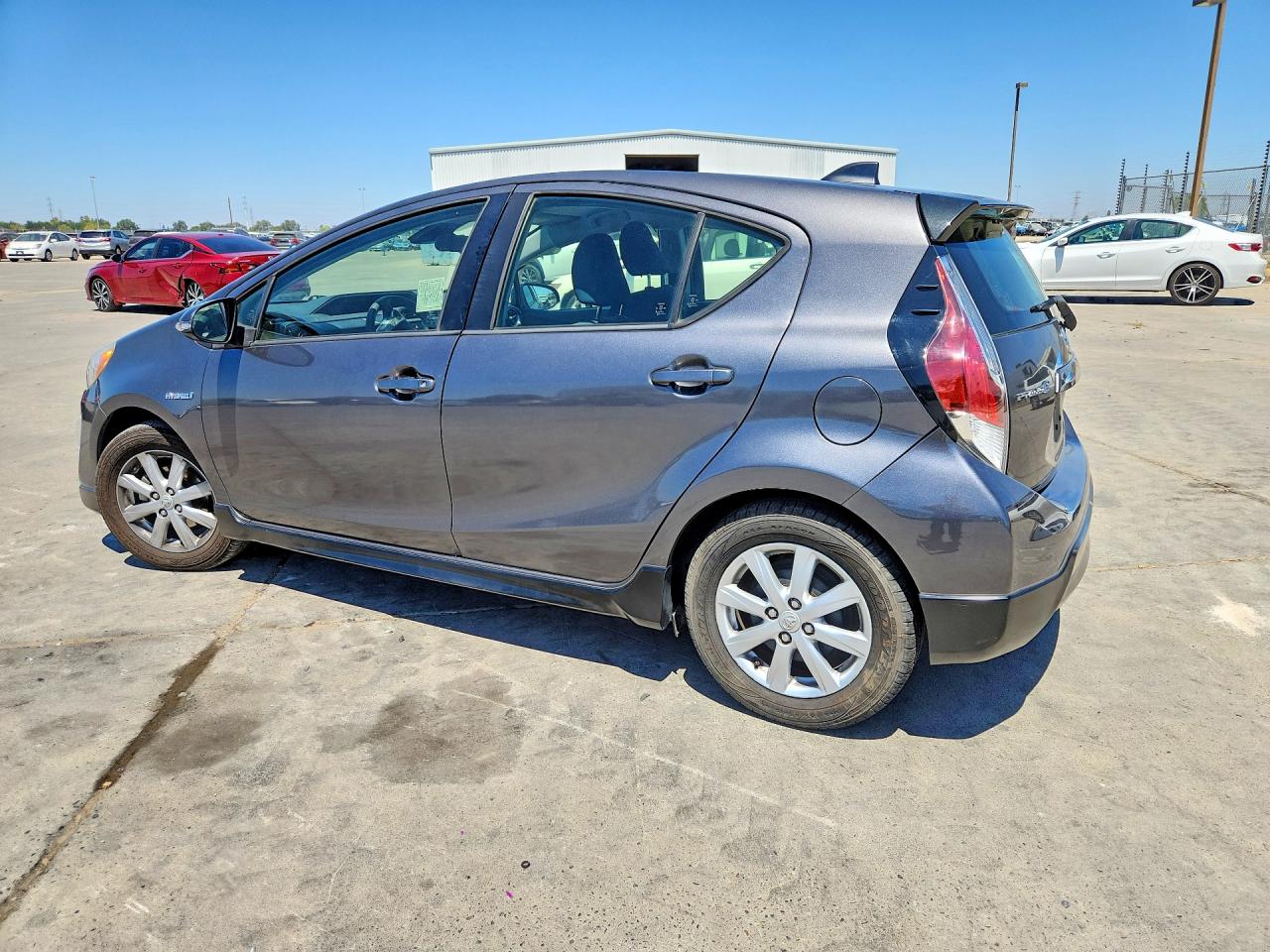 2017 TOYOTA PRIUS C TWO — снимка 2