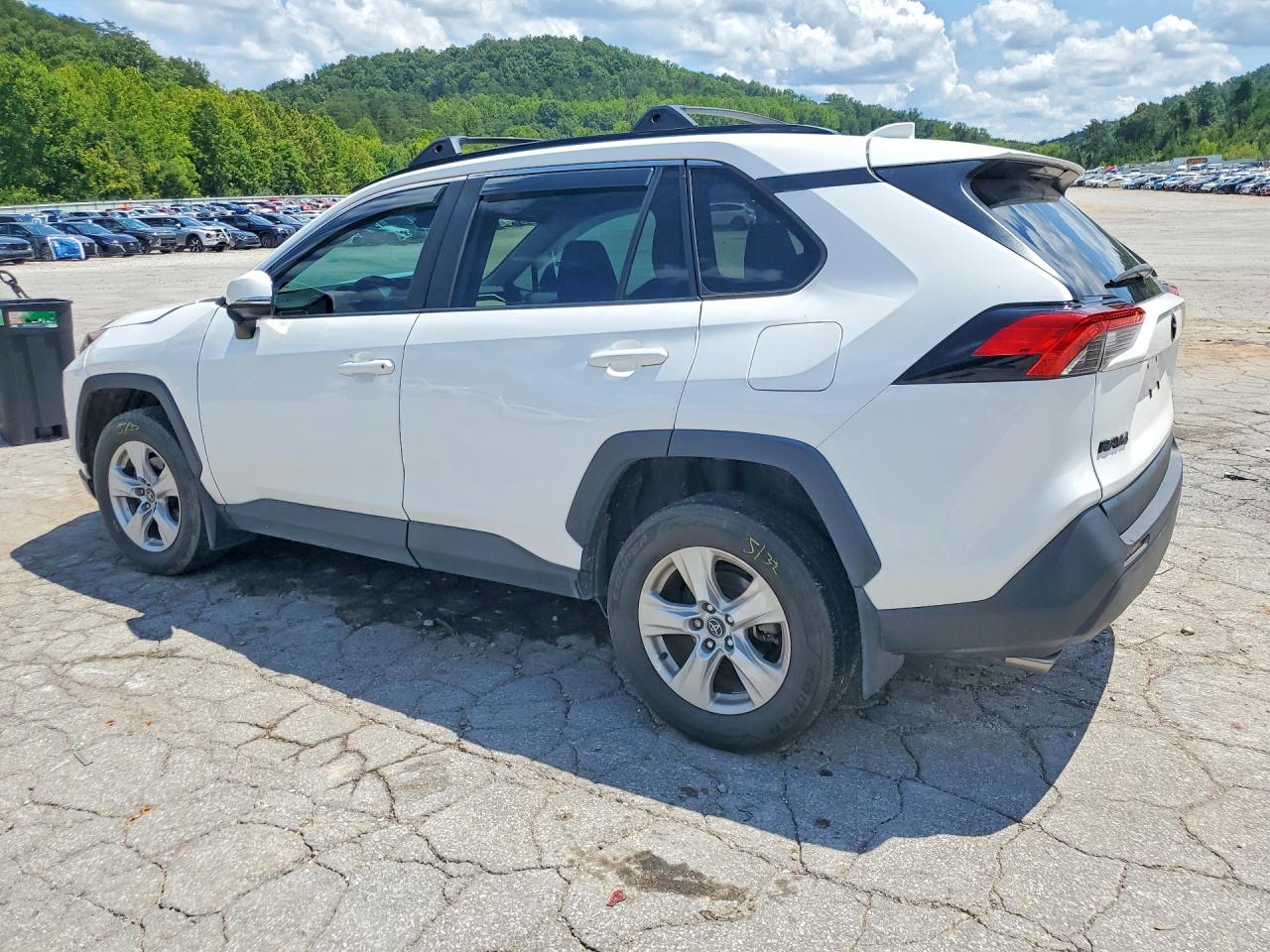 2020 TOYOTA RAV4 XLE — снимка 2