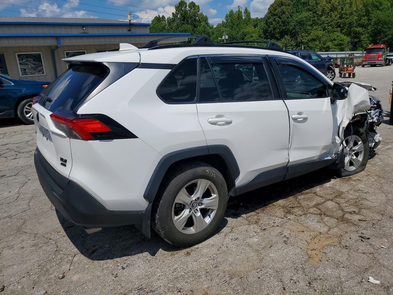 2020 TOYOTA RAV4 XLE — снимка 3
