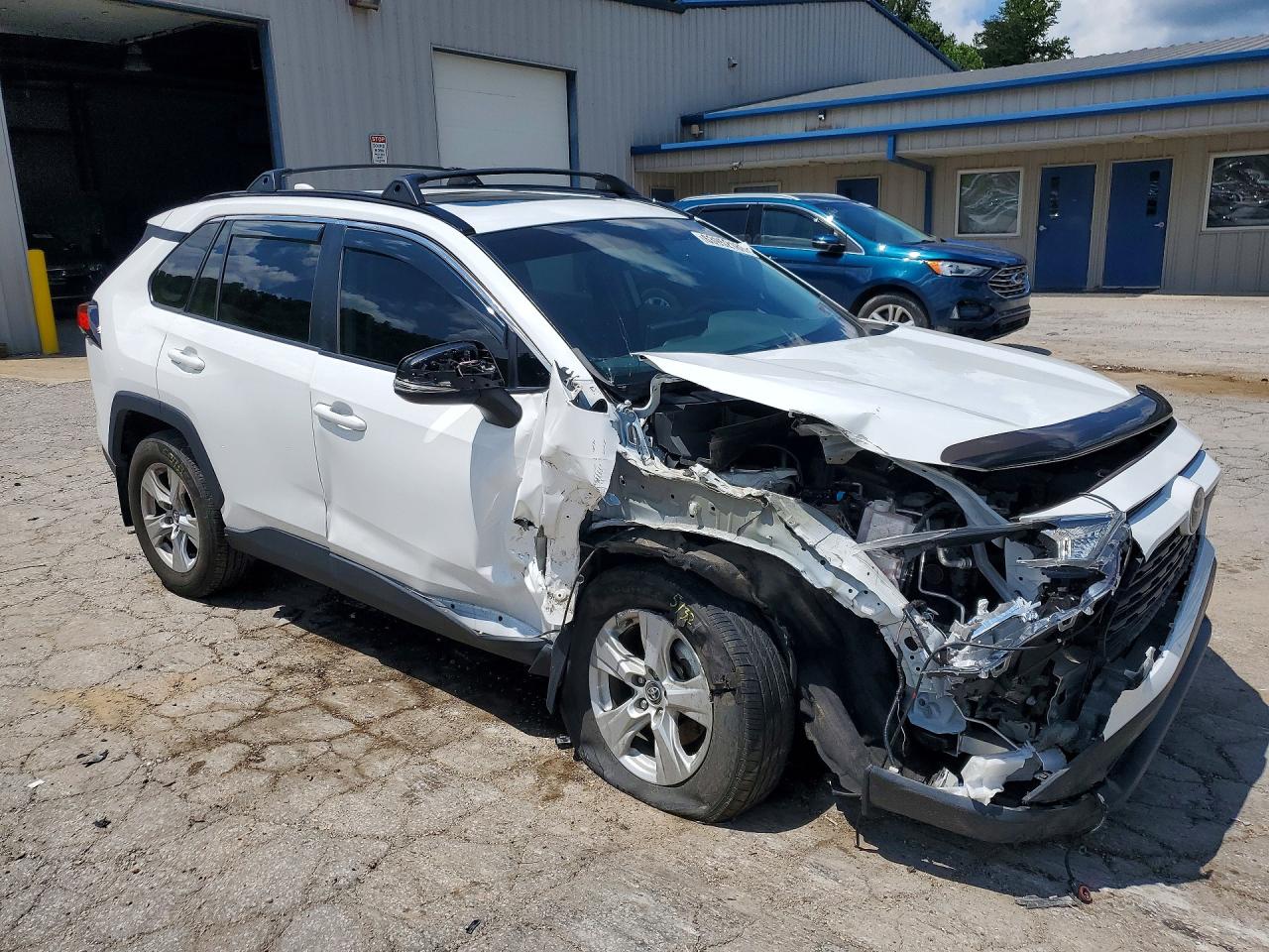 2020 TOYOTA RAV4 XLE — снимка 4