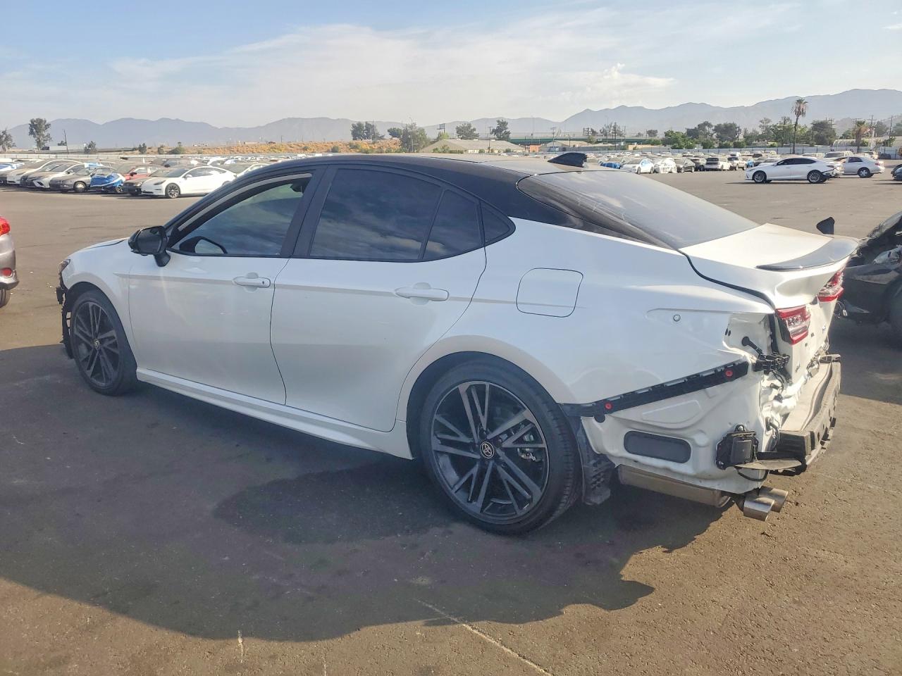 2025 TOYOTA CAMRY XSE — снимка 2