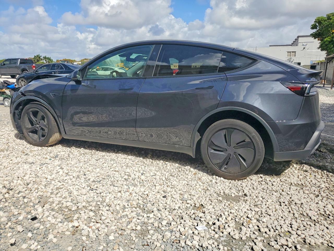 2026 TESLA MODEL Y — снимка 2