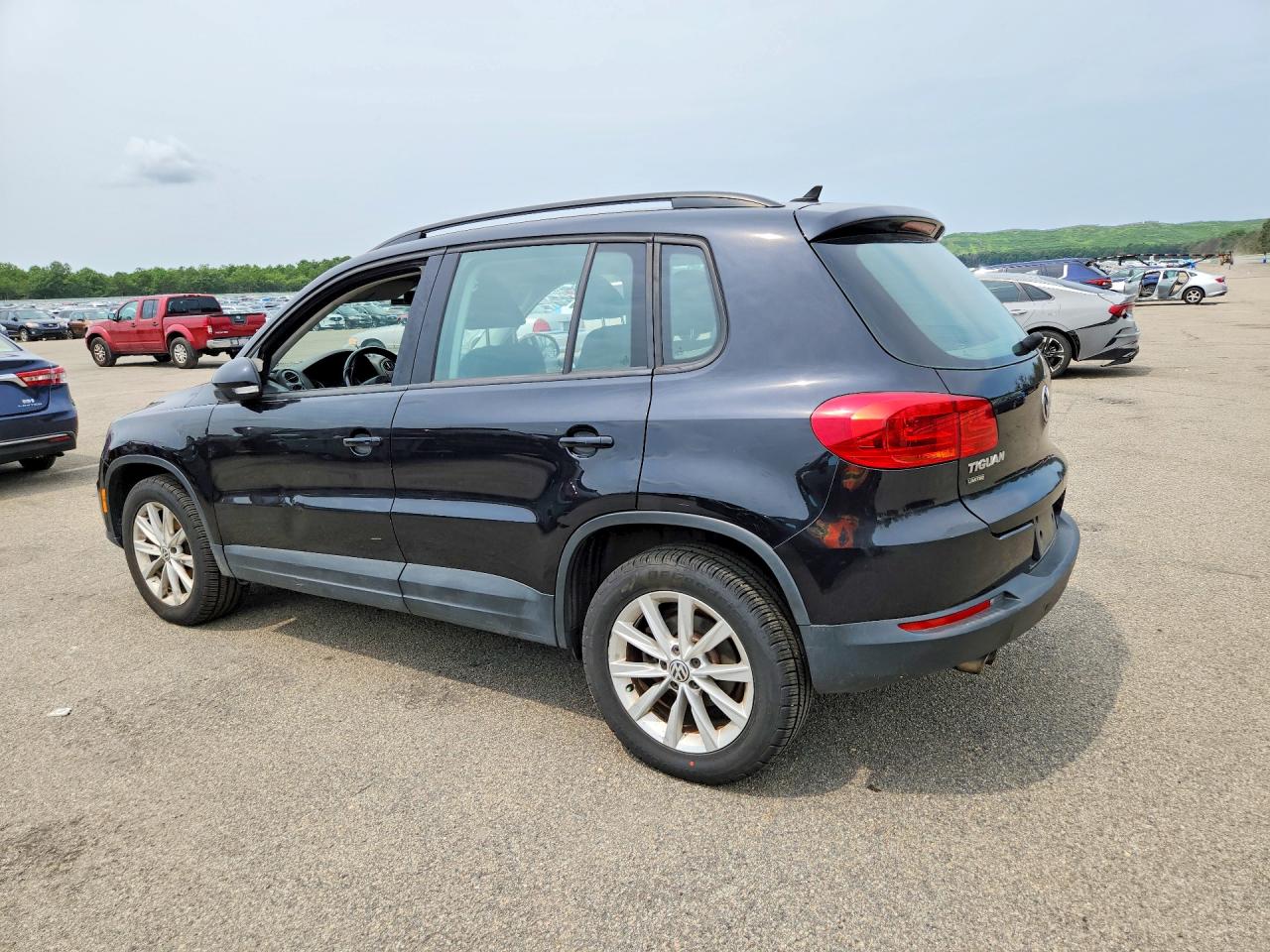 2017 VOLKSWAGEN TIGUAN S — снимка 2