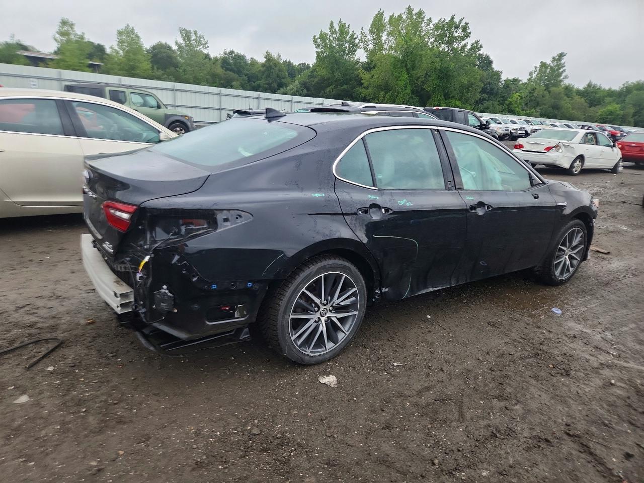 2021 TOYOTA CAMRY XLE — снимка 3