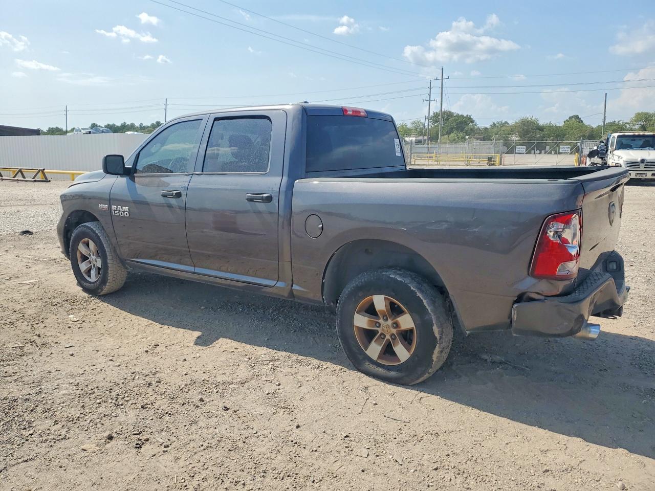 2017 RAM 1500 ST — снимка 2