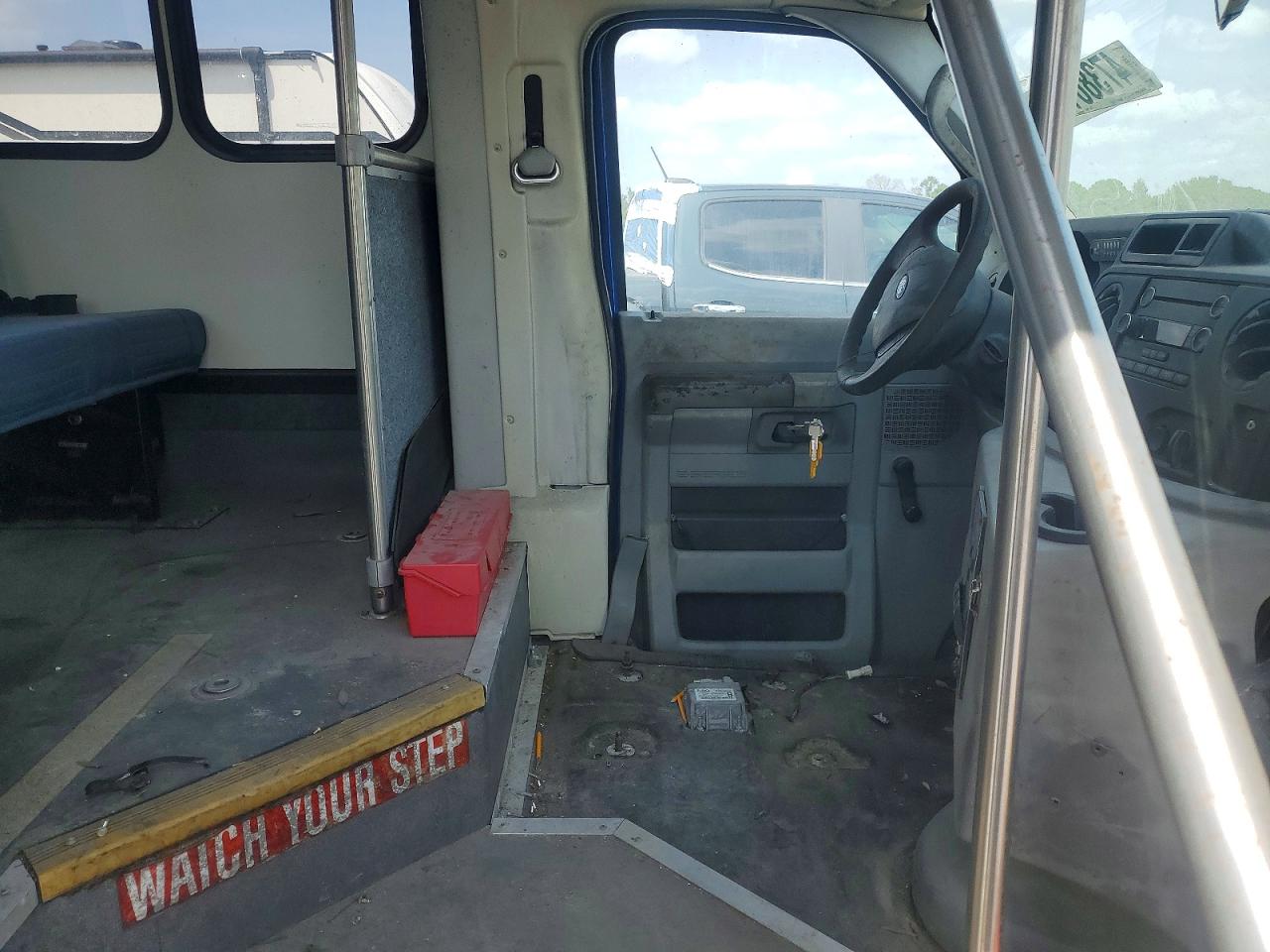 2016 FORD E450 — снимка 5