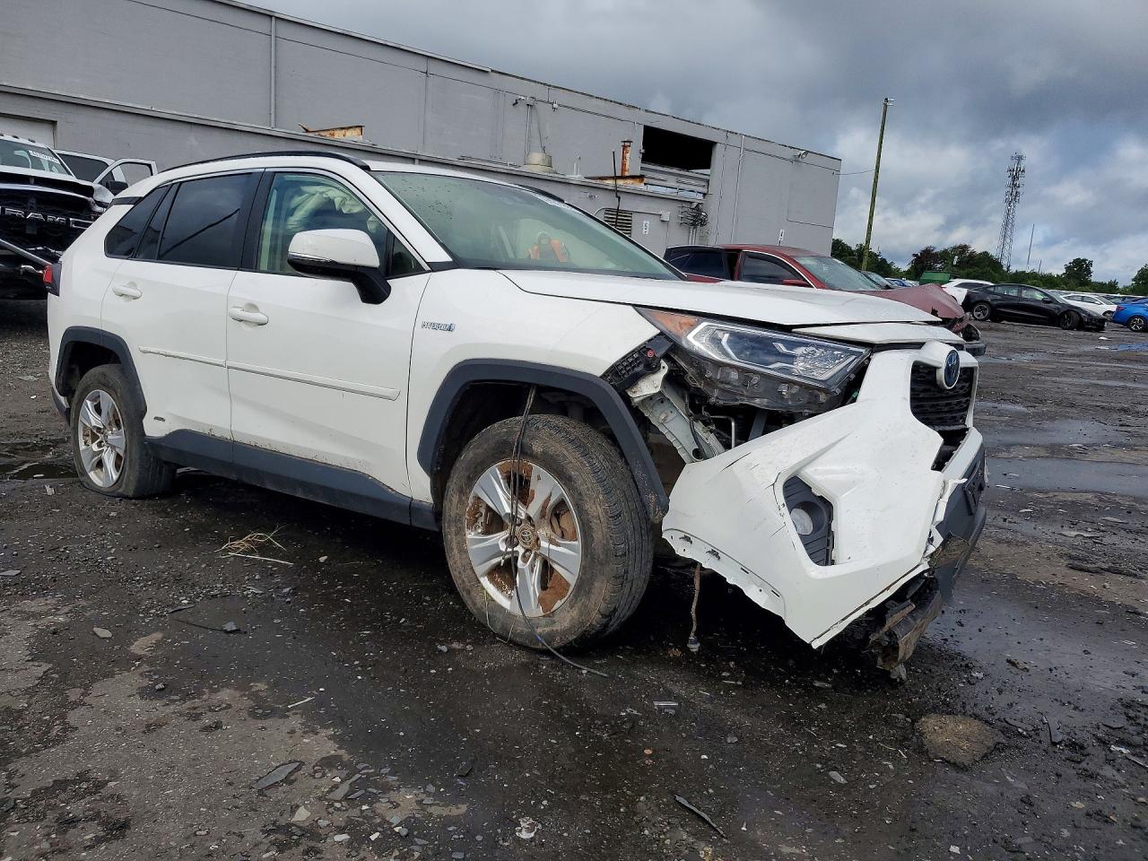 2021 TOYOTA RAV4 XLE — снимка 4