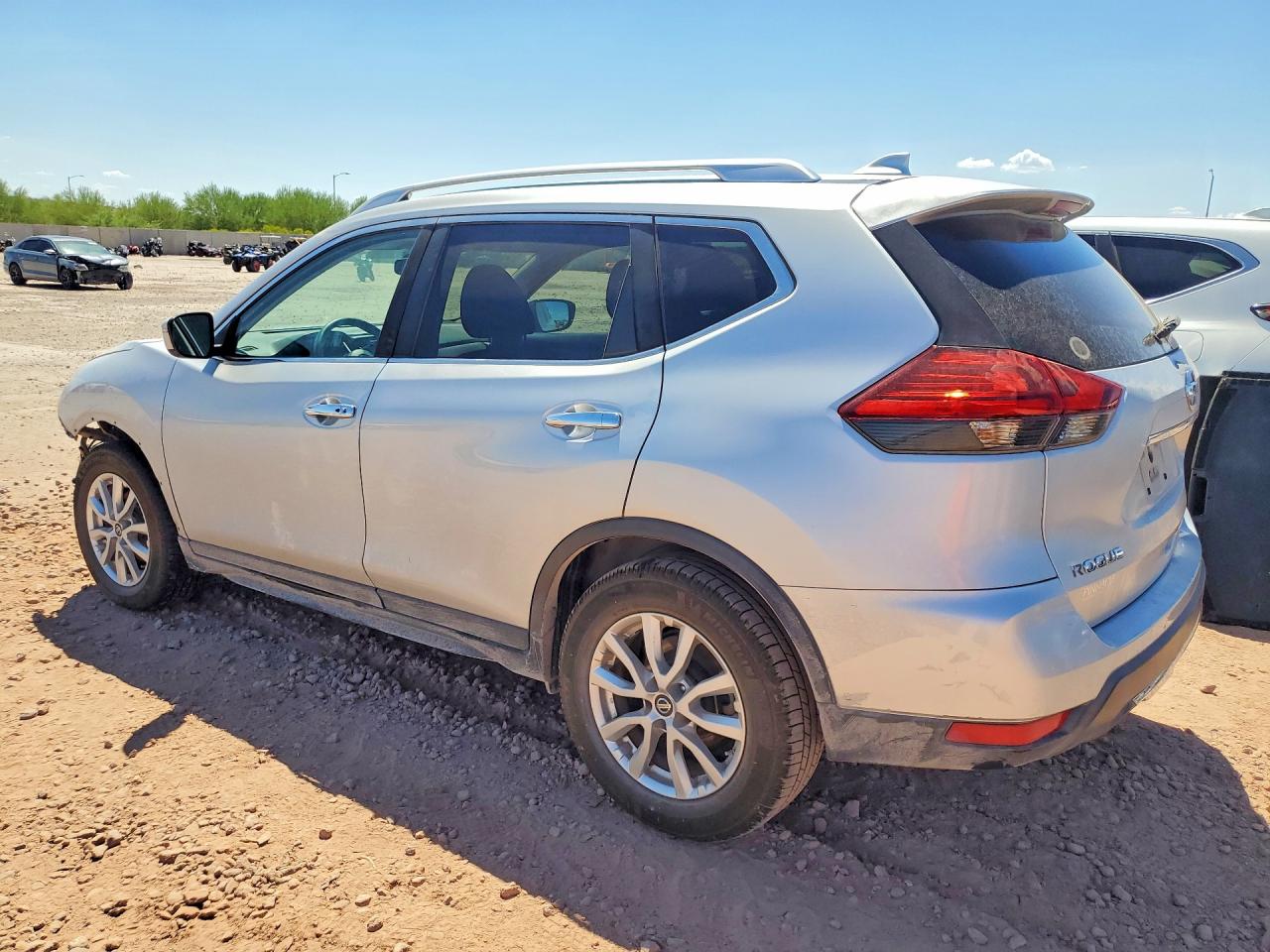 2017 NISSAN ROGUE SV — снимка 2