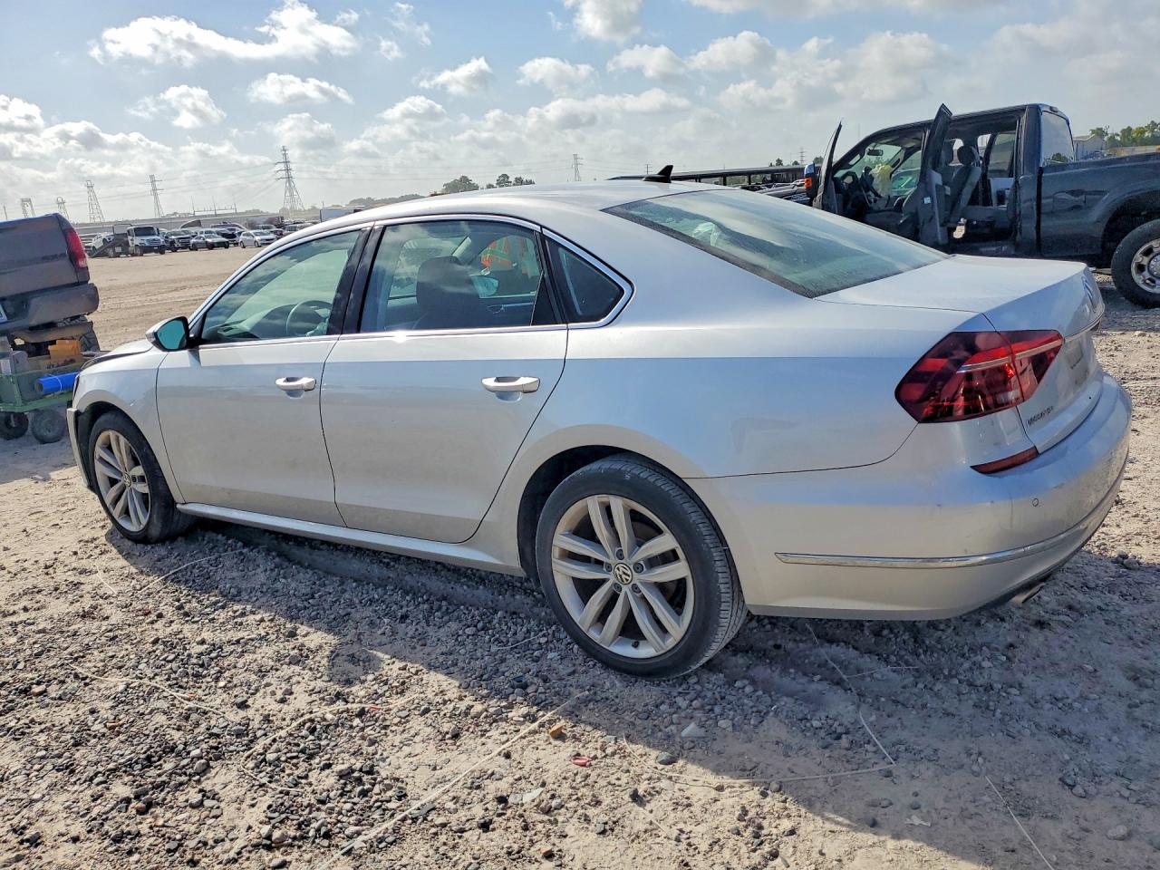 2018 VOLKSWAGEN PASSAT SE — снимка 2
