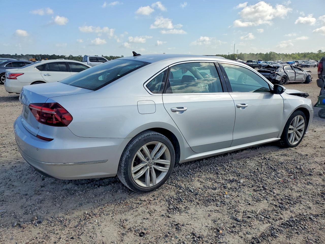 2018 VOLKSWAGEN PASSAT SE — снимка 3