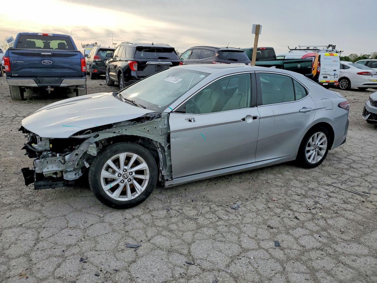 2022 TOYOTA CAMRY LE
