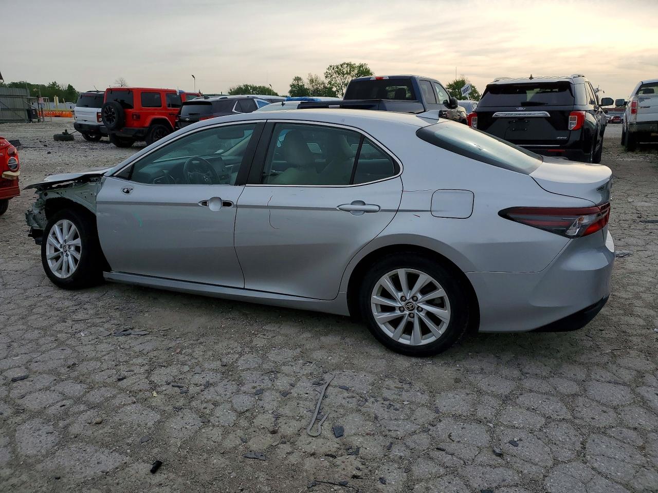2022 TOYOTA CAMRY LE — снимка 2
