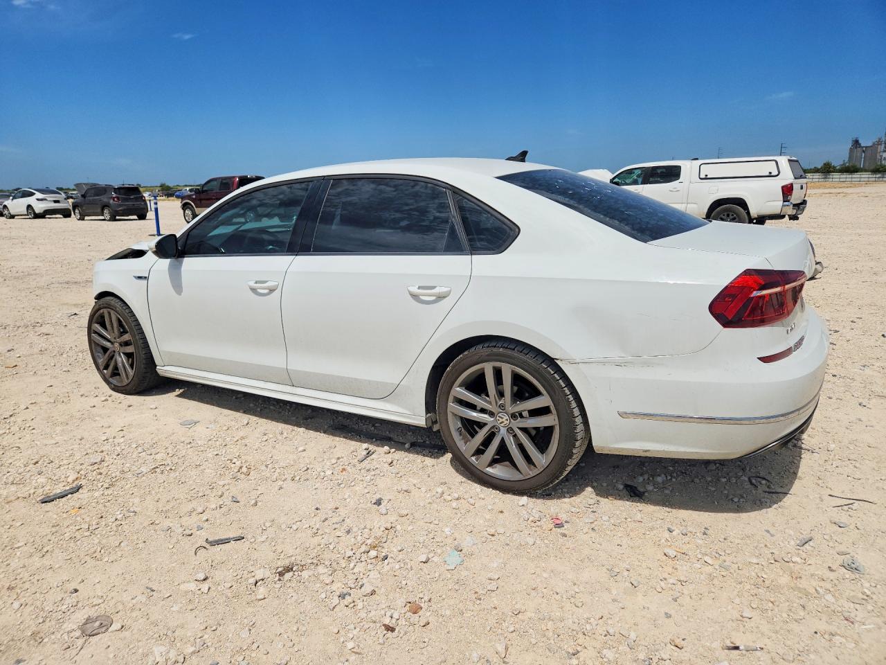 2018 VOLKSWAGEN PASSAT S — снимка 2
