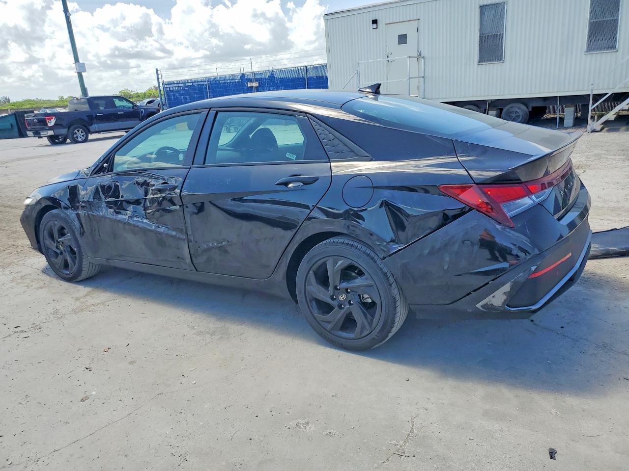 2026 HYUNDAI ELANTRA SEL SPORT — снимка 2
