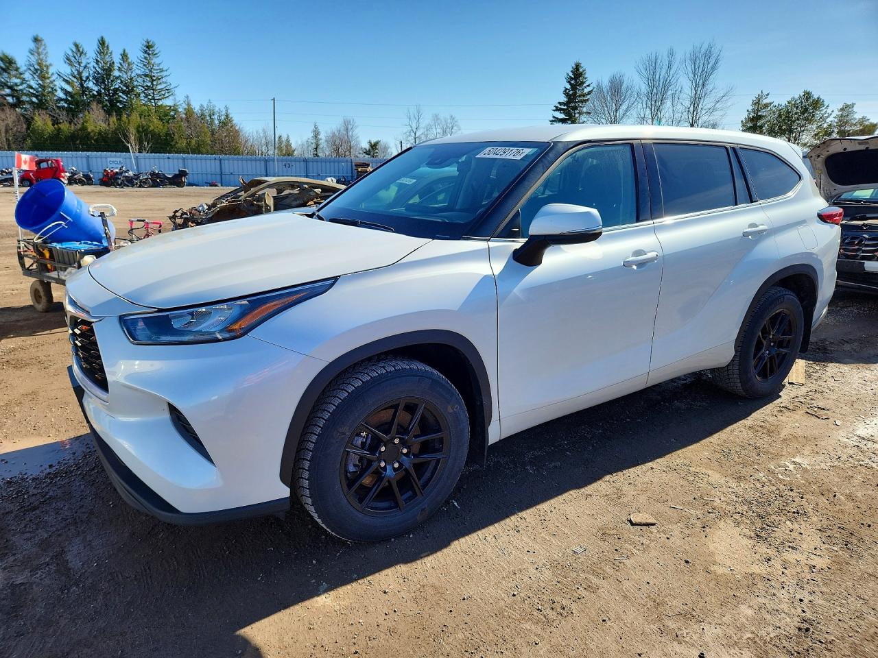 2022 TOYOTA HIGHLANDER LE