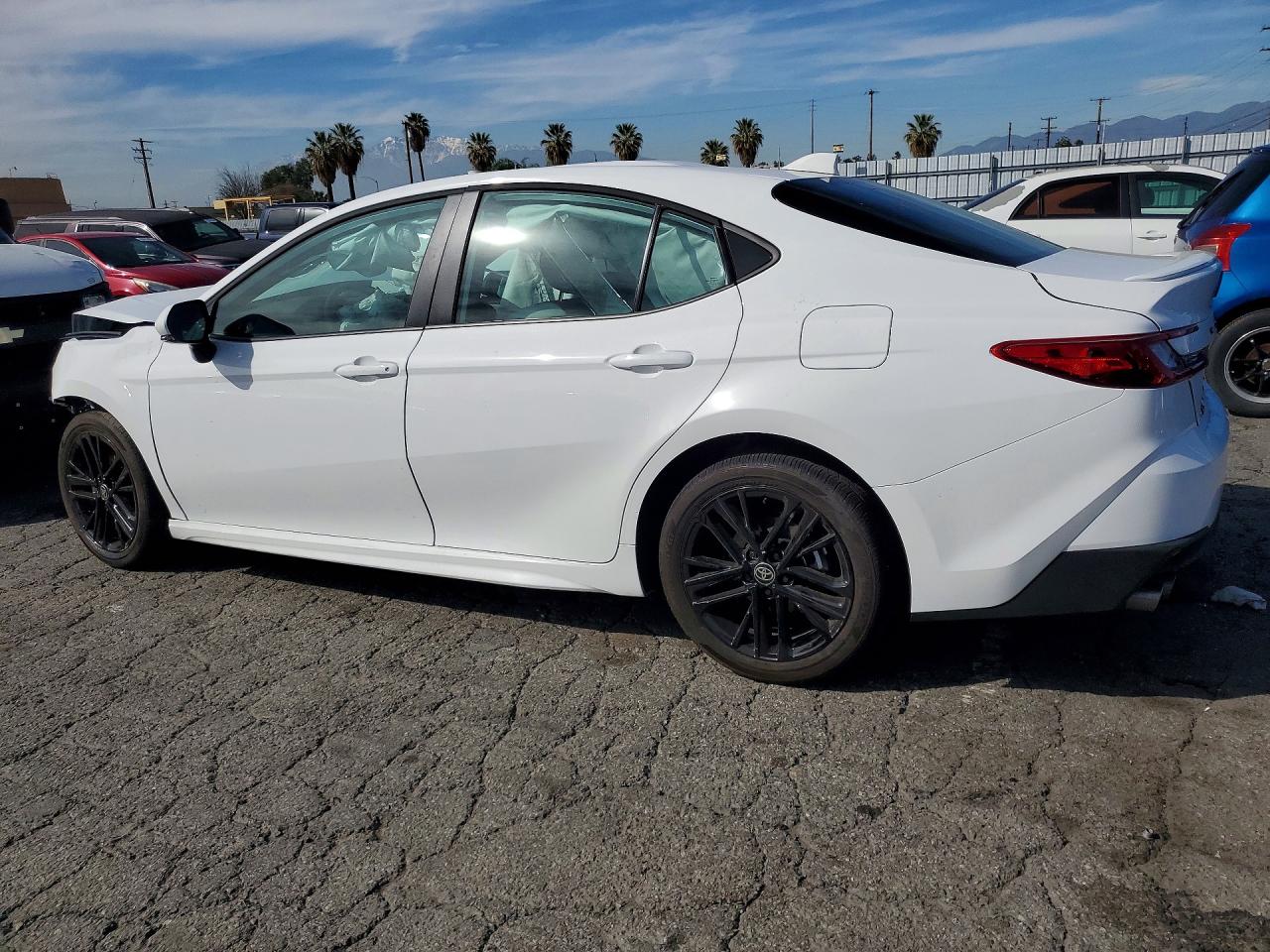 2026 TOYOTA CAMRY SE — снимка 2