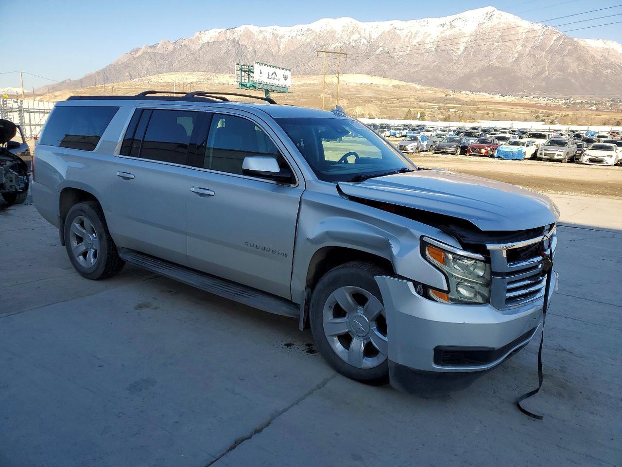 2017 CHEVROLET SUBURBAN K1500 LS — снимка 4