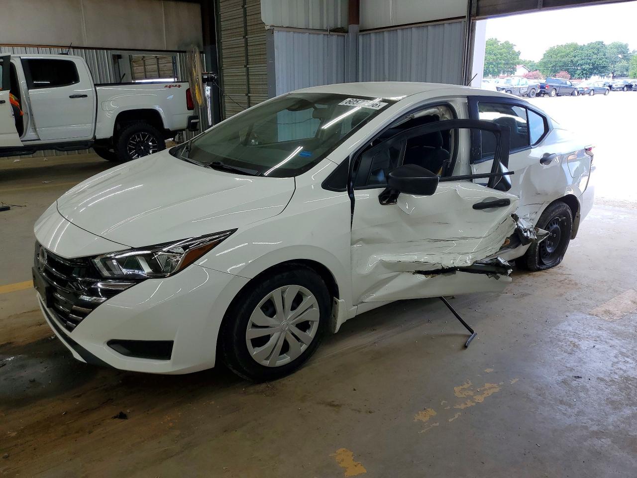 2024 NISSAN VERSA
