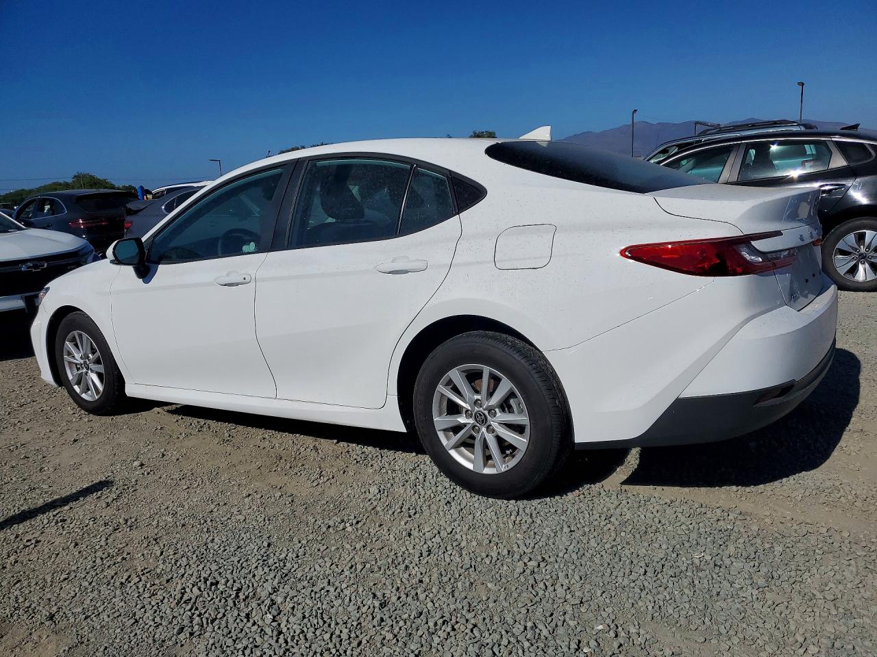 2026 TOYOTA CAMRY LE — снимка 2