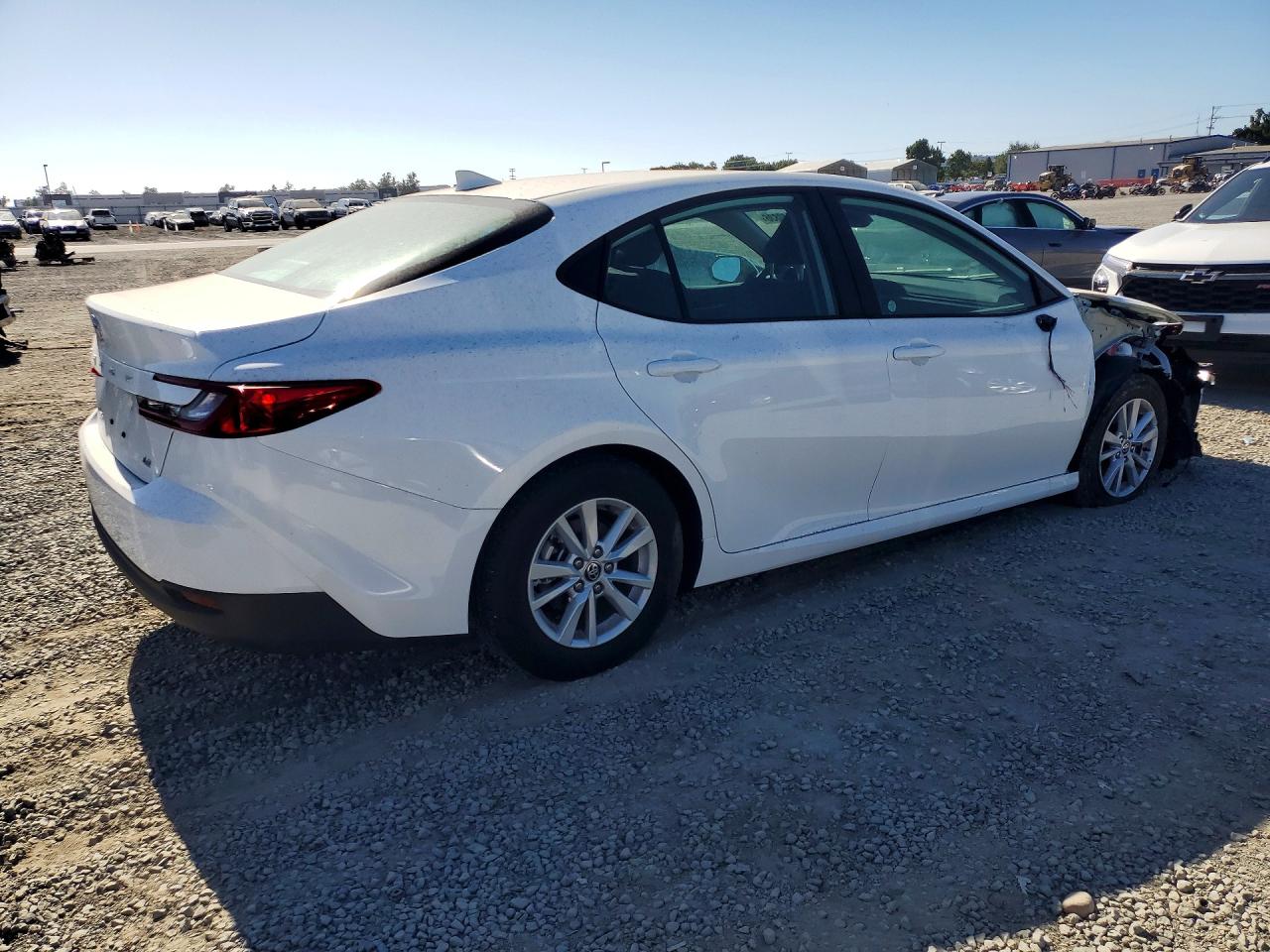 2026 TOYOTA CAMRY LE — снимка 3