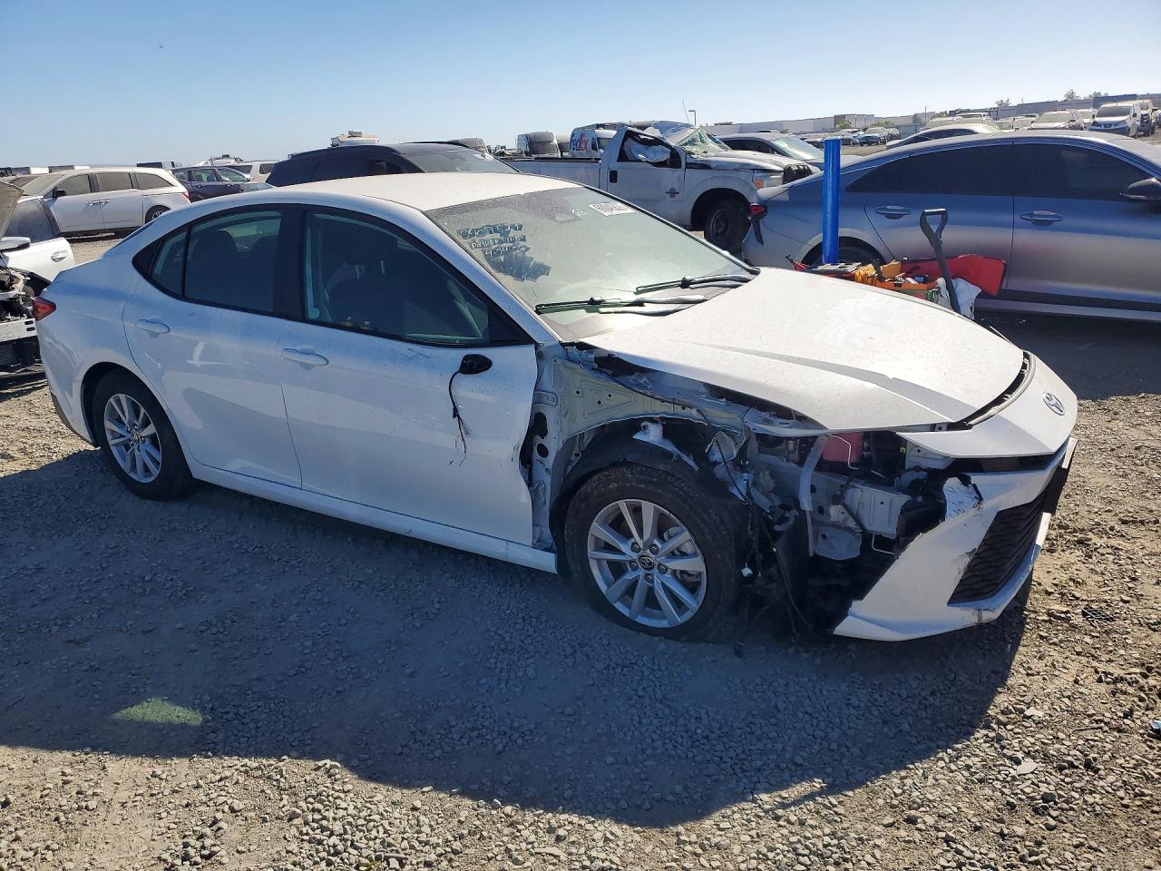 2026 TOYOTA CAMRY LE — снимка 4