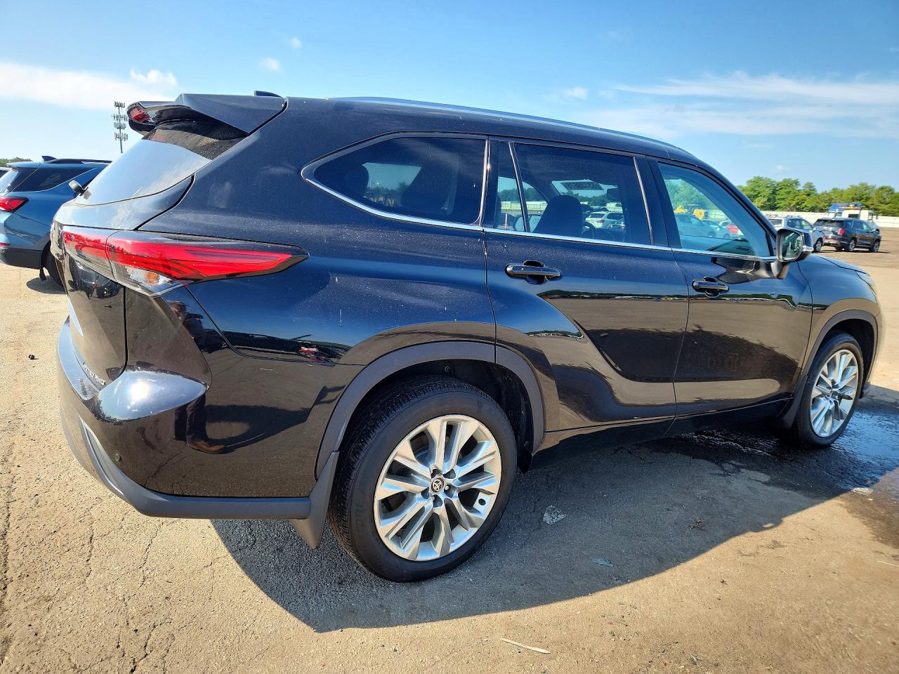 2022 TOYOTA HIGHLANDER LIMITED — снимка 3