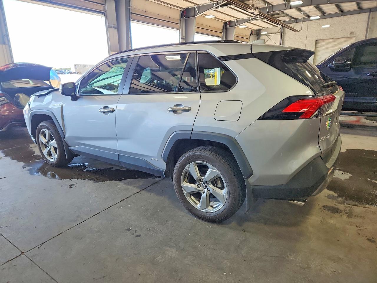2020 TOYOTA RAV4 LIMITED — снимка 2