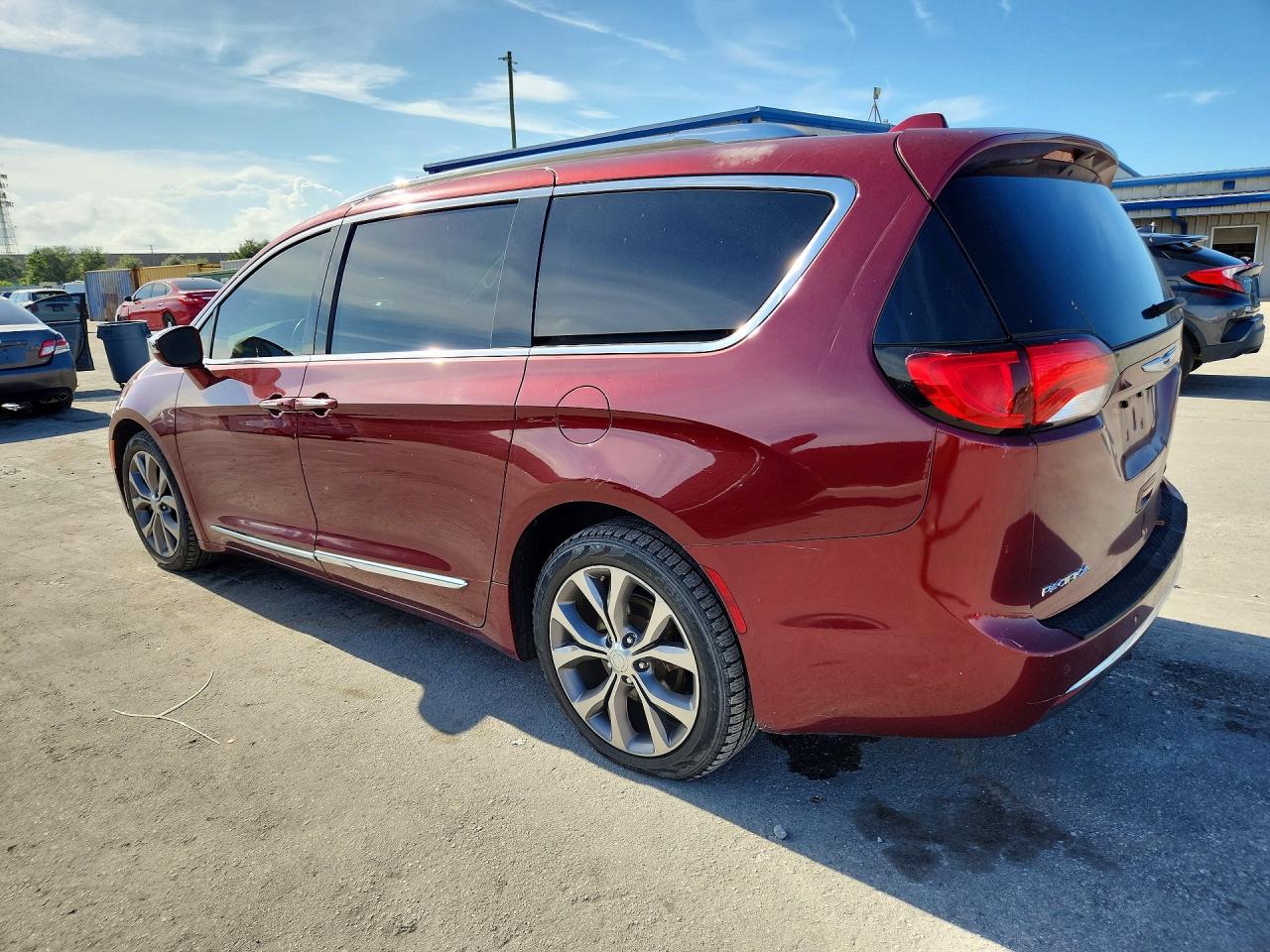 2017 CHRYSLER PACIFICA LIMITED — снимка 2