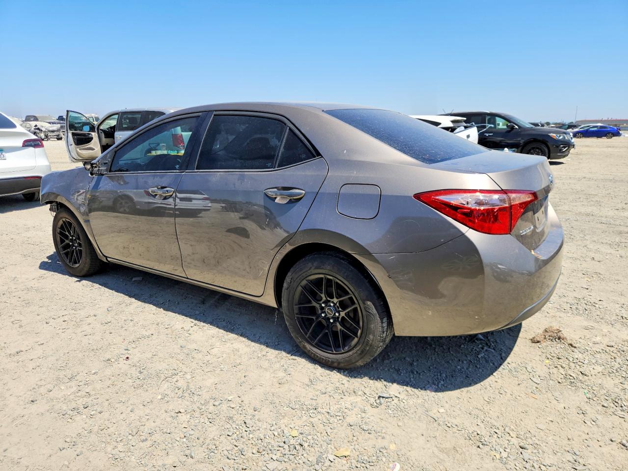 2017 TOYOTA COROLLA LE — снимка 2