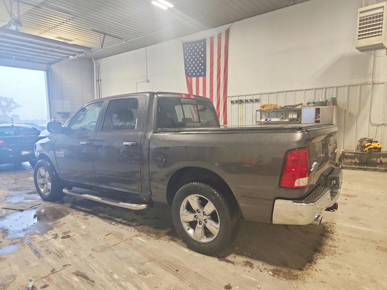2017 RAM 1500 SLT — снимка 2