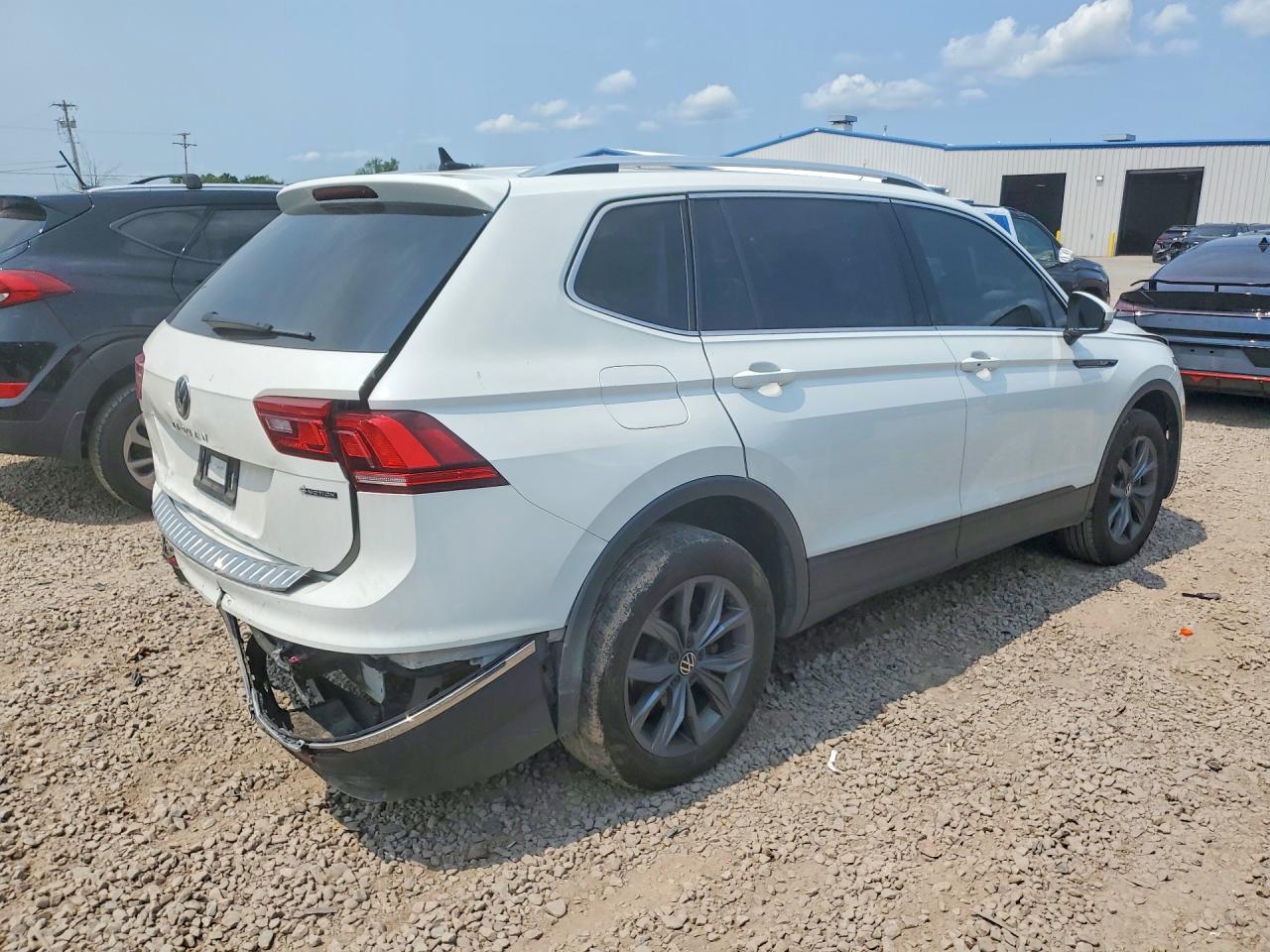 2022 VOLKSWAGEN TIGUAN SE — снимка 3
