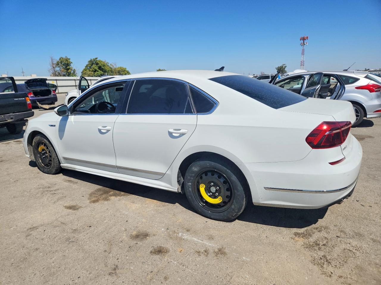 2017 VOLKSWAGEN PASSAT R-LINE — снимка 2