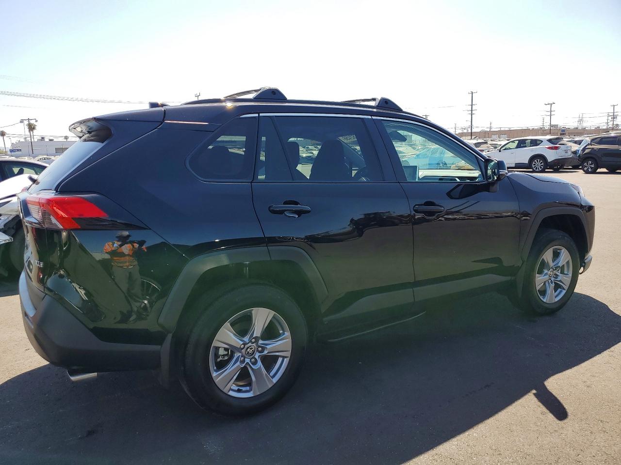 2025 TOYOTA RAV4 XLE — снимка 3