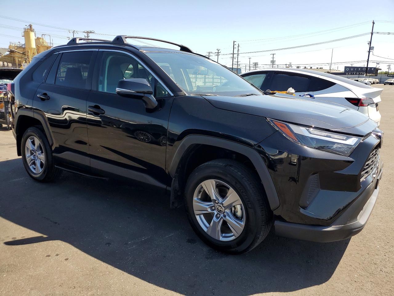 2025 TOYOTA RAV4 XLE — снимка 4