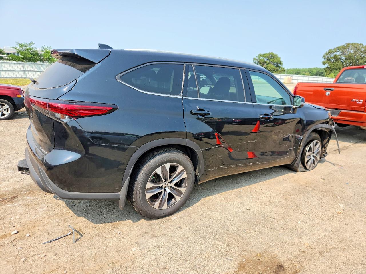 2022 TOYOTA HIGHLANDER XLE — снимка 3