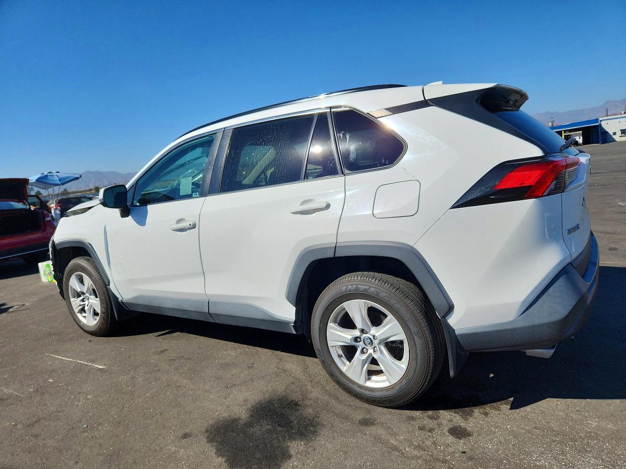 2020 TOYOTA RAV4 XLE — снимка 2