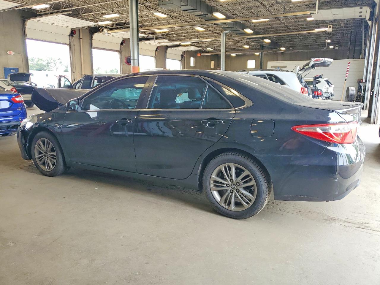 2017 TOYOTA CAMRY SE — снимка 2