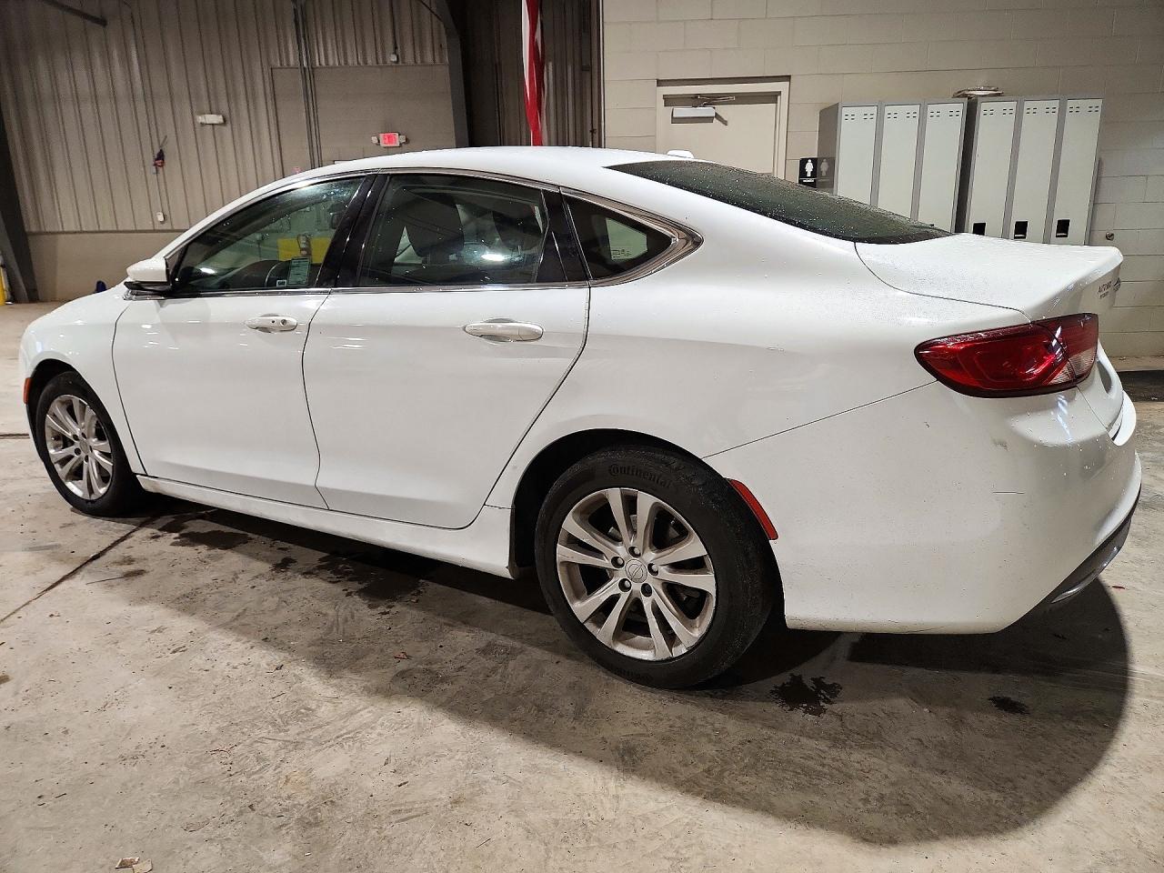 2016 CHRYSLER 200 LIMITED — photo 2