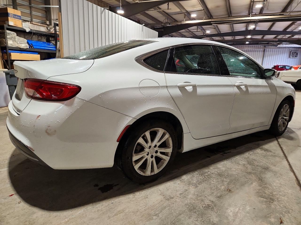 2016 CHRYSLER 200 LIMITED — photo 3