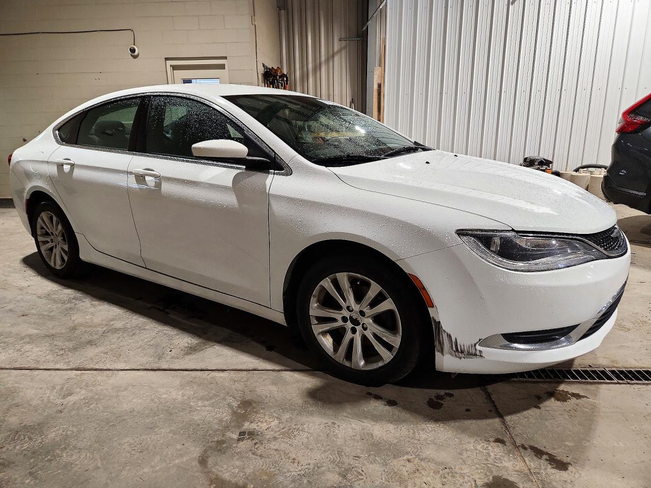 2016 CHRYSLER 200 LIMITED — photo 4