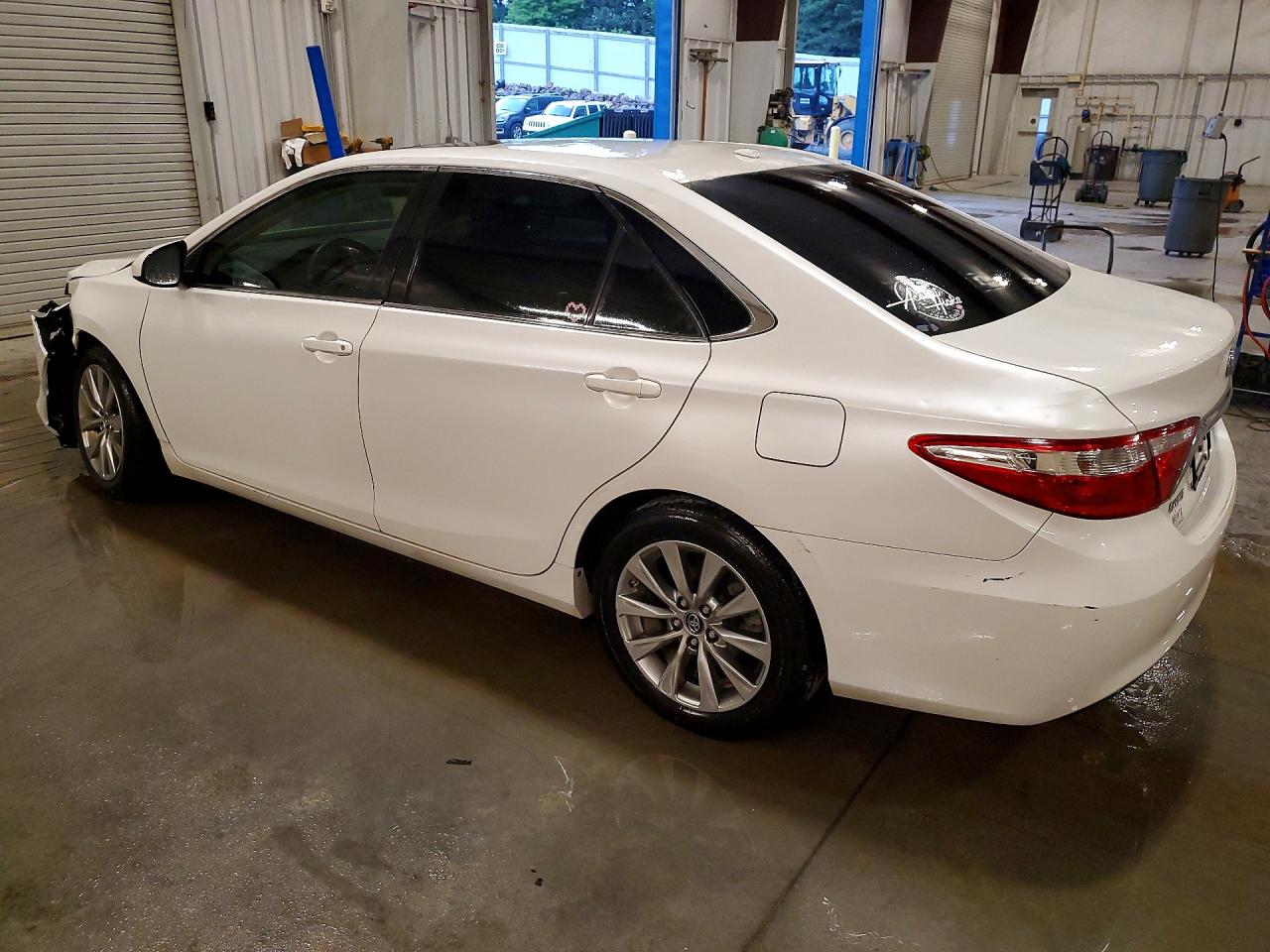 2017 TOYOTA CAMRY XLE — снимка 2