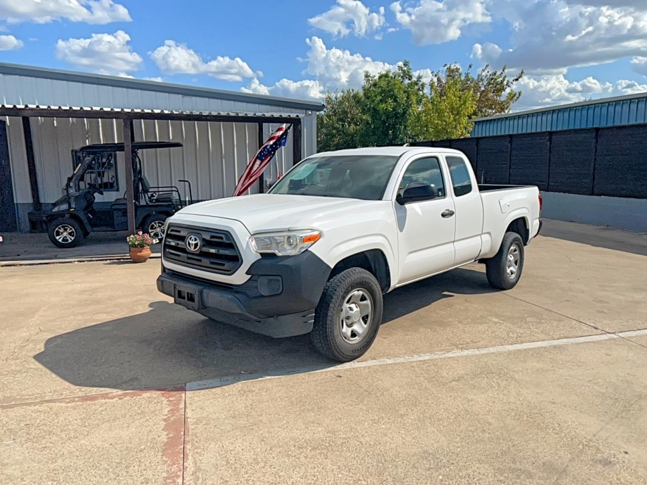 2017 TOYOTA TACOMA SR — снимка 2
