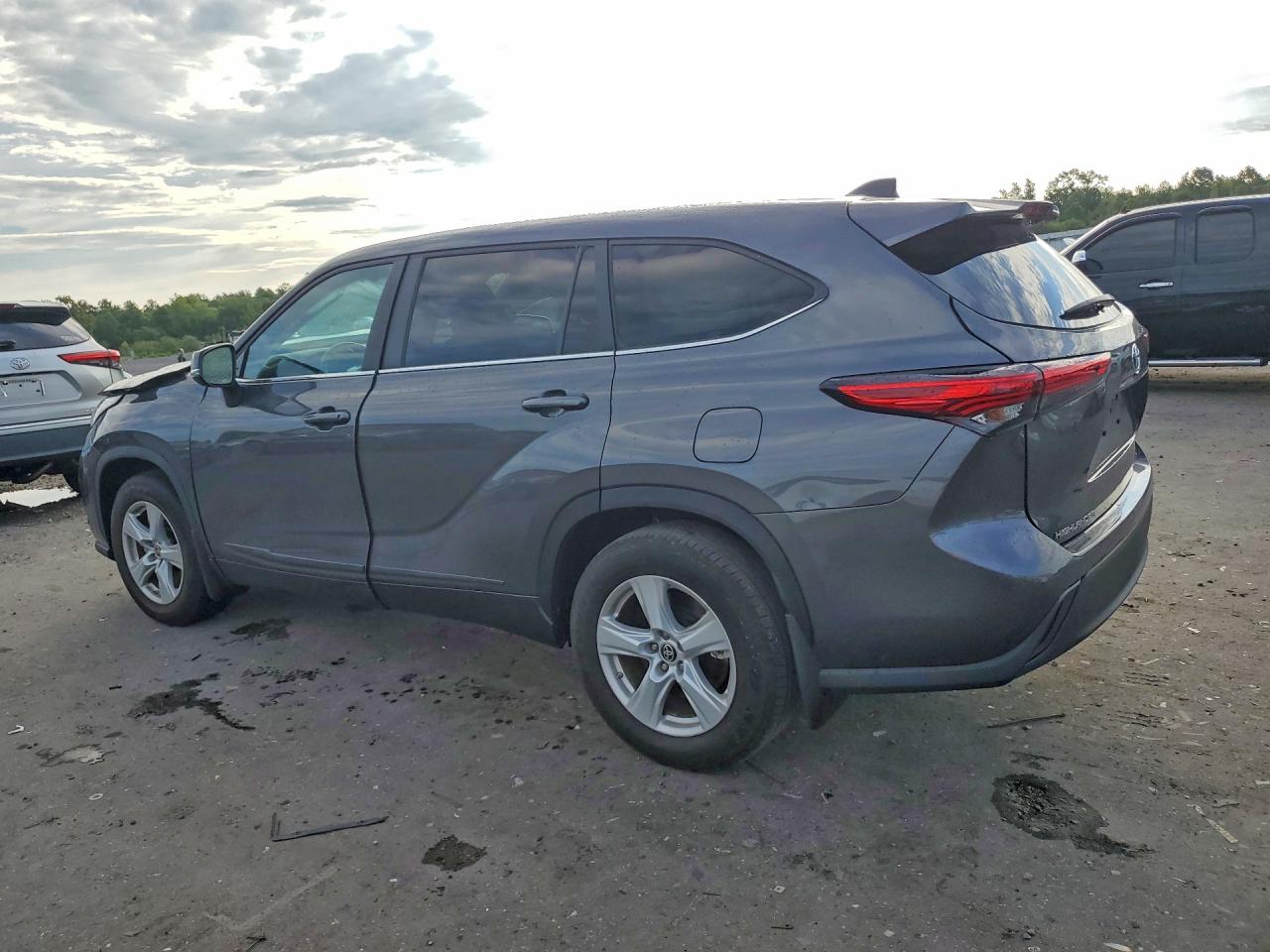 2023 TOYOTA HIGHLANDER LE — снимка 2